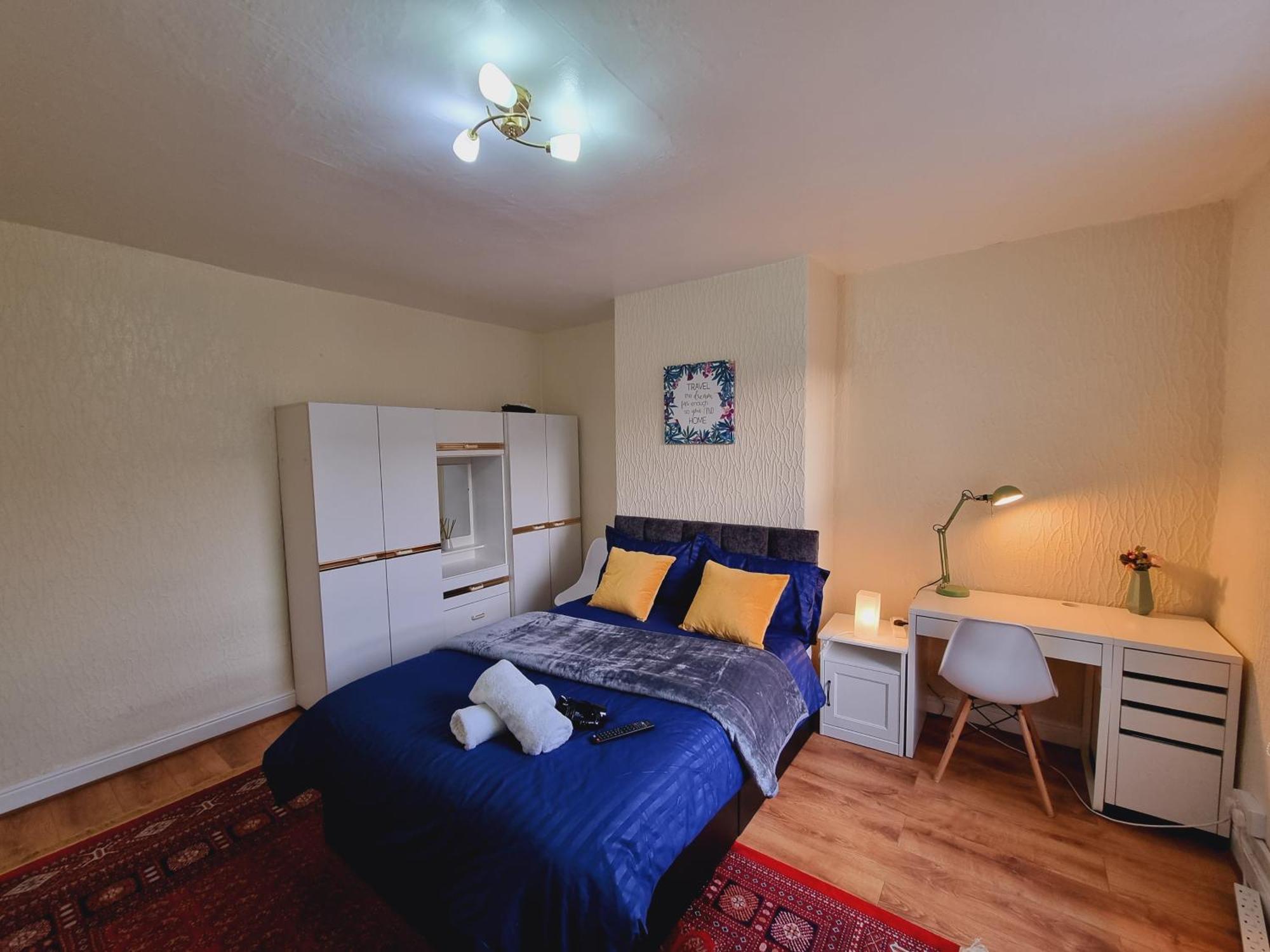 Spacious Two Bedroom House, Parking And Wifi Leeds  Exterior photo